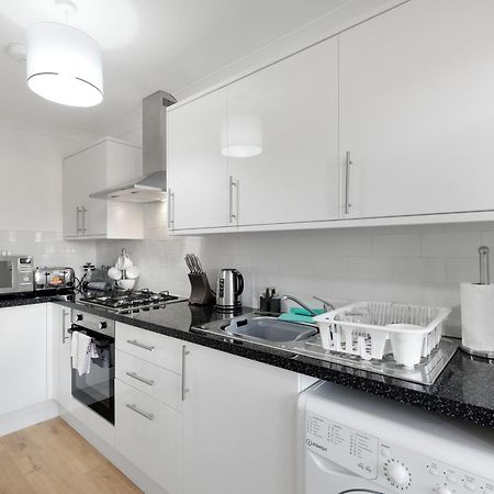 Pinewood Studios, Iver Slough Heathrow 1 & 2 Bedroom Apartments With Parking By Arista Living Ngoại thất bức ảnh