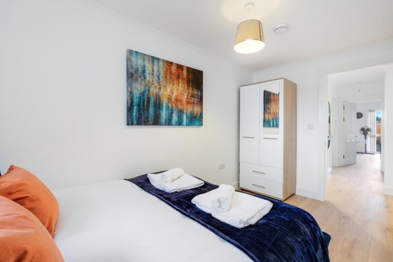 Pinewood Studios, Iver Slough Heathrow 1 & 2 Bedroom Apartments With Parking By Arista Living Ngoại thất bức ảnh