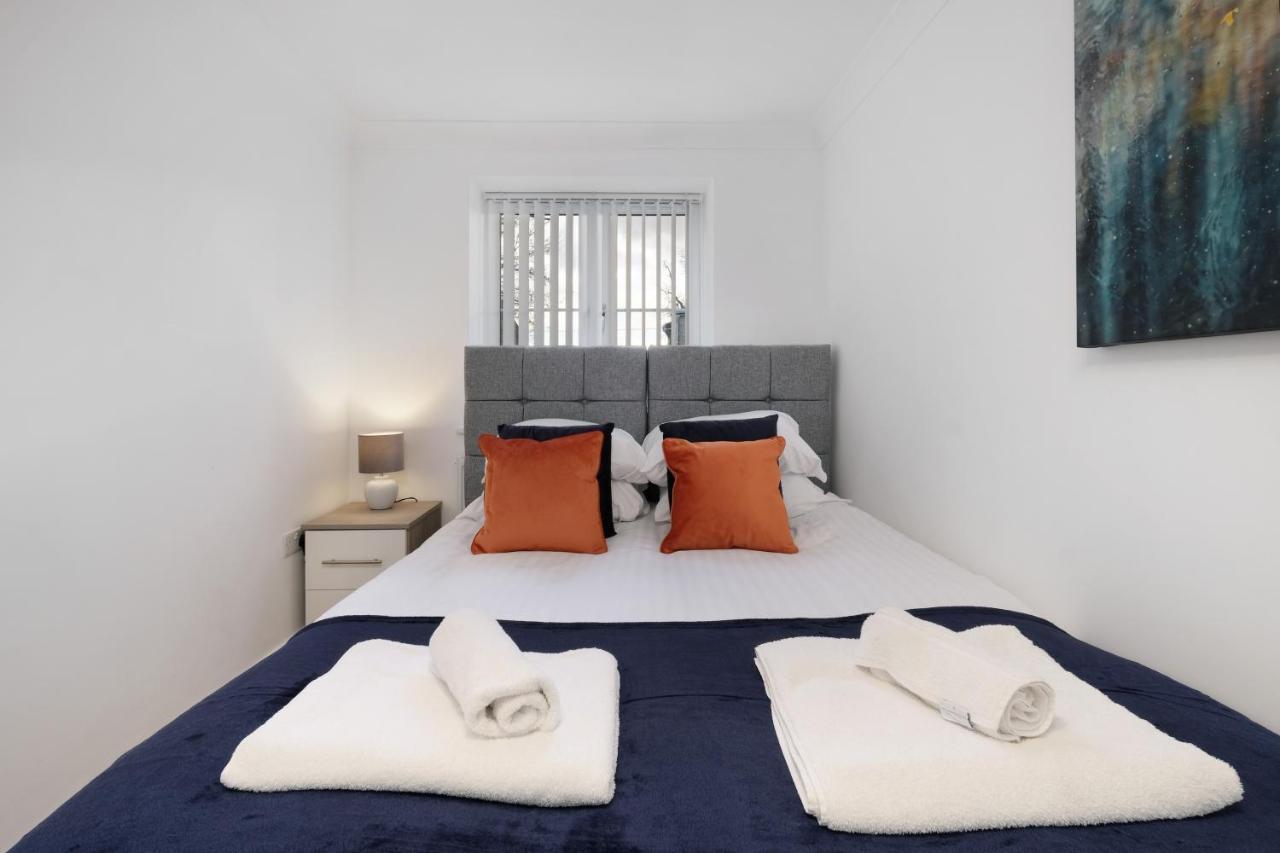 Pinewood Studios, Iver Slough Heathrow 1 & 2 Bedroom Apartments With Parking By Arista Living Ngoại thất bức ảnh