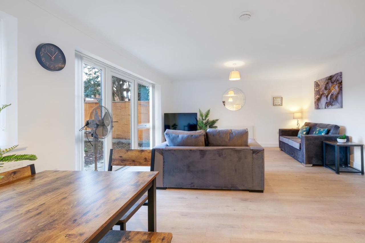 Pinewood Studios, Iver Slough Heathrow 1 & 2 Bedroom Apartments With Parking By Arista Living Ngoại thất bức ảnh