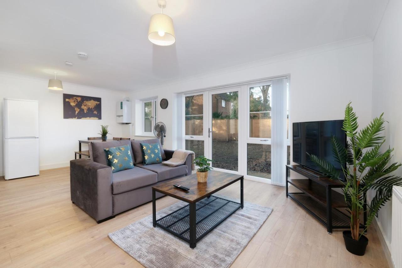 Pinewood Studios, Iver Slough Heathrow 1 & 2 Bedroom Apartments With Parking By Arista Living Ngoại thất bức ảnh