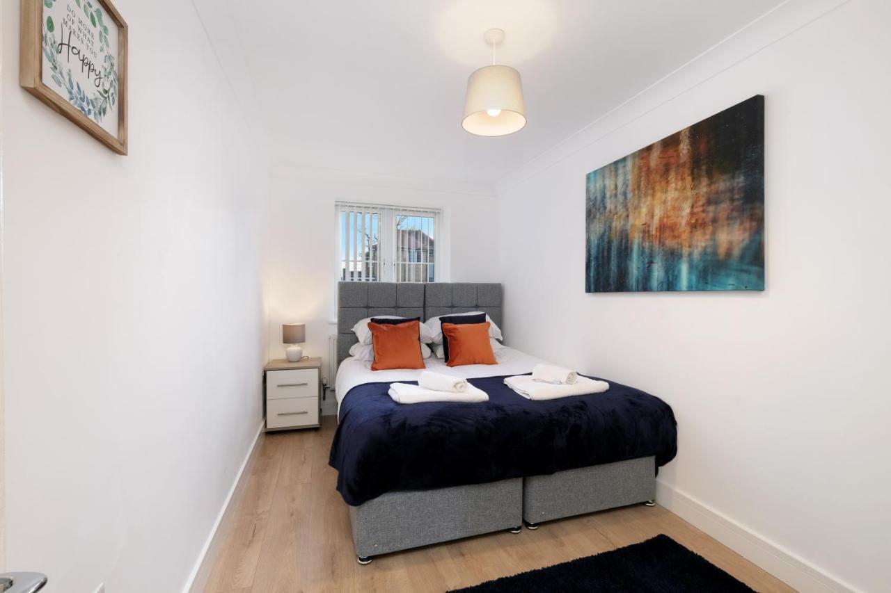 Pinewood Studios, Iver Slough Heathrow 1 & 2 Bedroom Apartments With Parking By Arista Living Ngoại thất bức ảnh