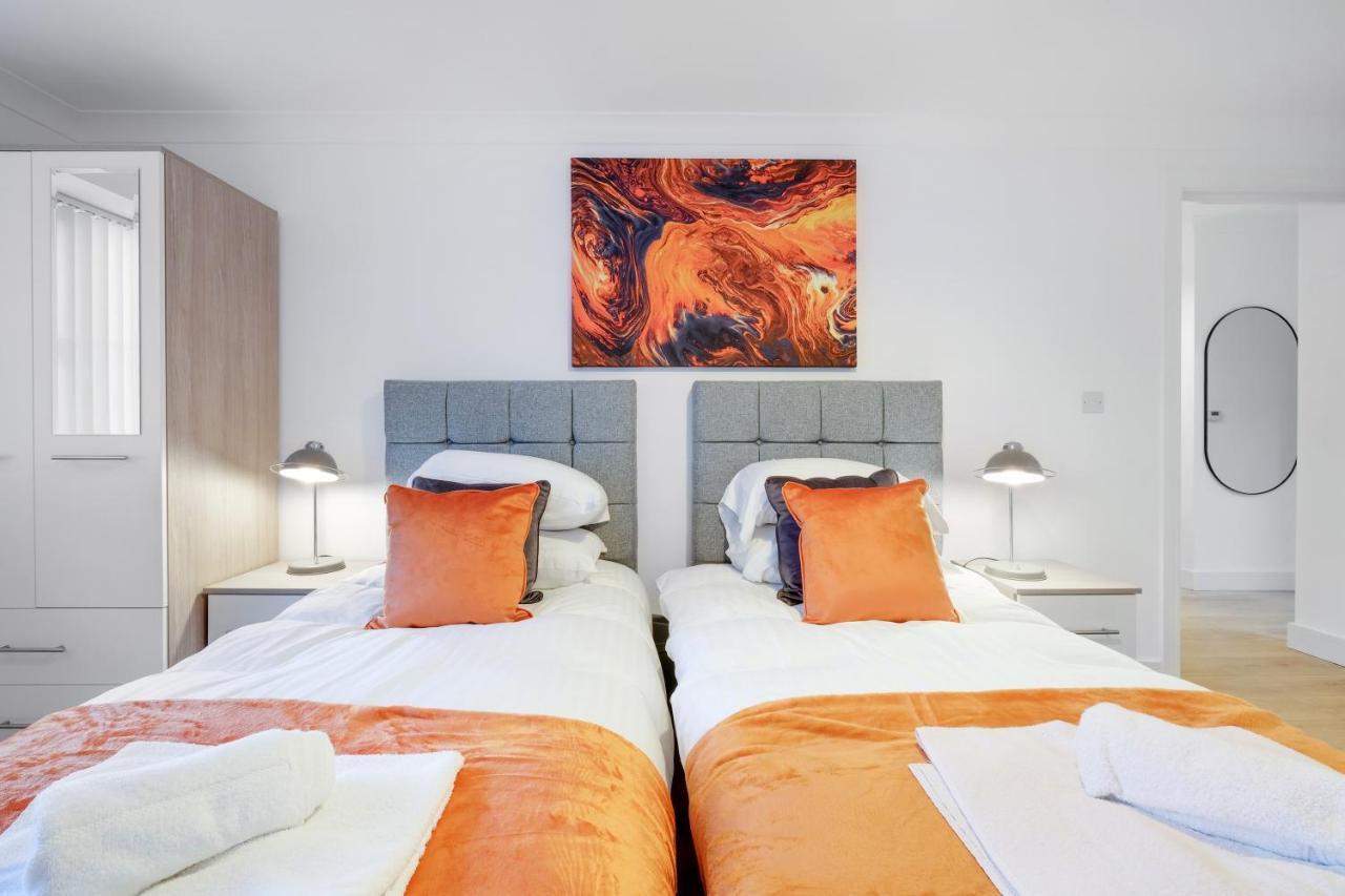 Pinewood Studios, Iver Slough Heathrow 1 & 2 Bedroom Apartments With Parking By Arista Living Ngoại thất bức ảnh