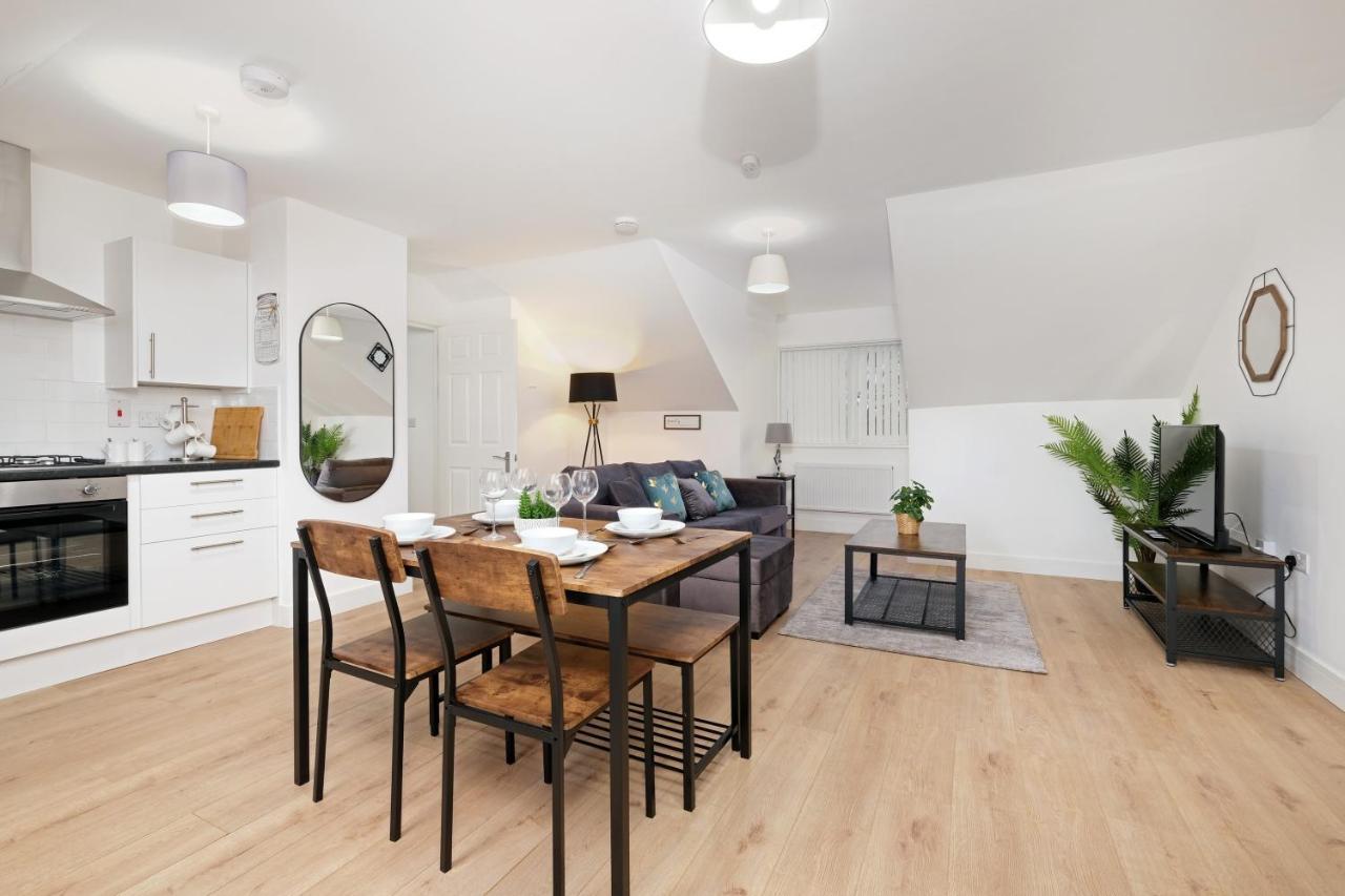 Pinewood Studios, Iver Slough Heathrow 1 & 2 Bedroom Apartments With Parking By Arista Living Ngoại thất bức ảnh