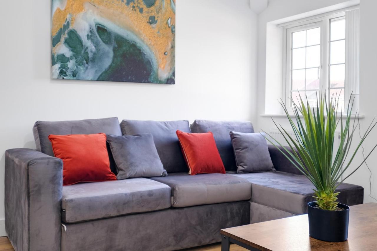 Pinewood Studios, Iver Slough Heathrow 1 & 2 Bedroom Apartments With Parking By Arista Living Ngoại thất bức ảnh