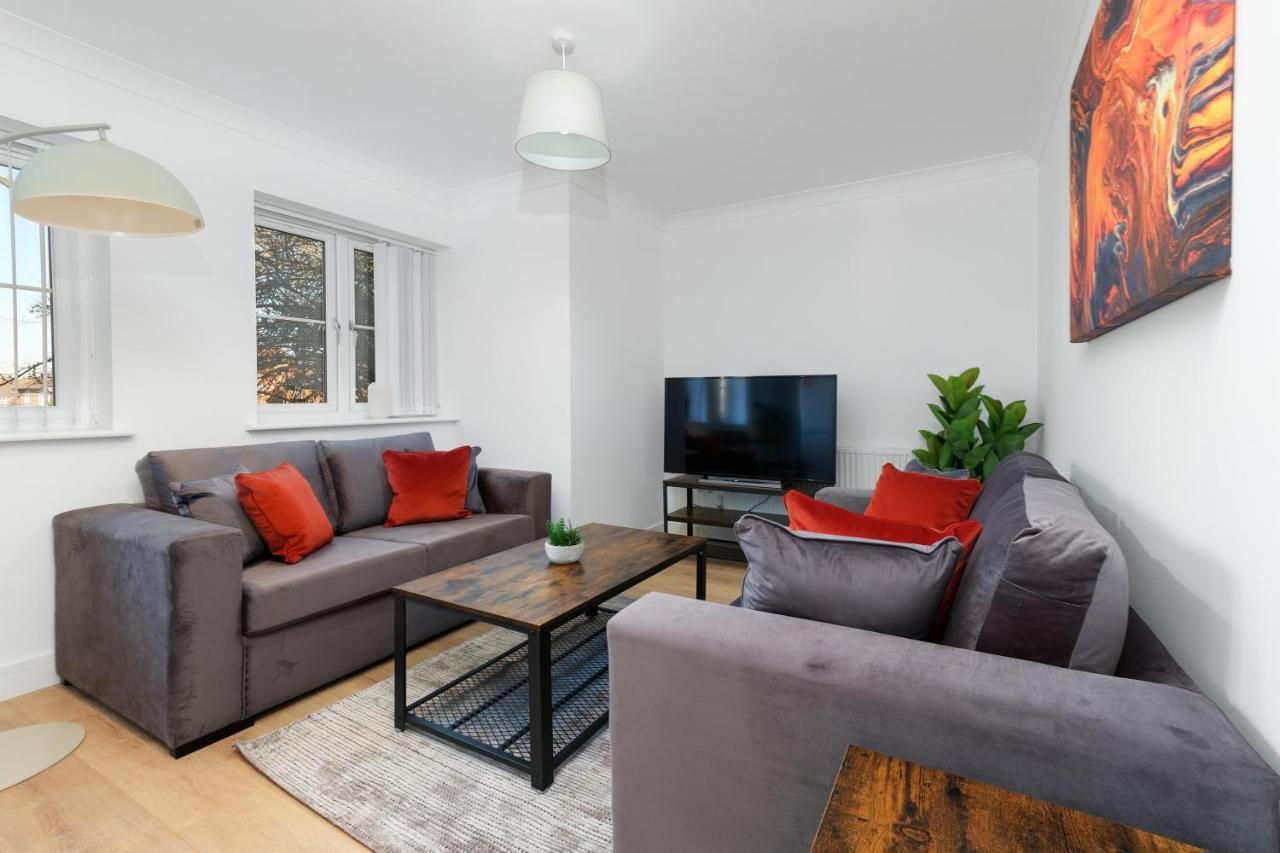 Pinewood Studios, Iver Slough Heathrow 1 & 2 Bedroom Apartments With Parking By Arista Living Ngoại thất bức ảnh