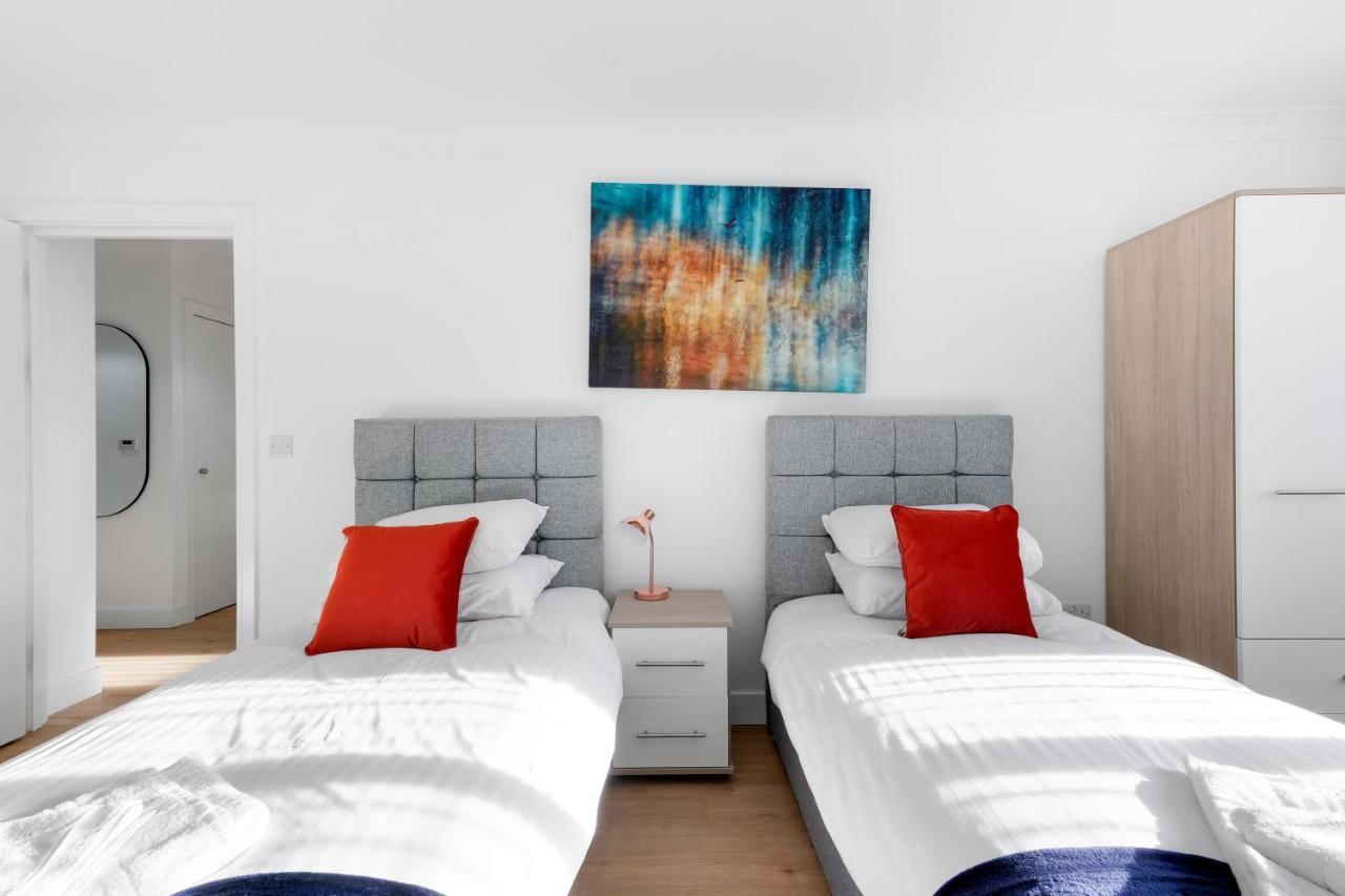 Pinewood Studios, Iver Slough Heathrow 1 & 2 Bedroom Apartments With Parking By Arista Living Ngoại thất bức ảnh