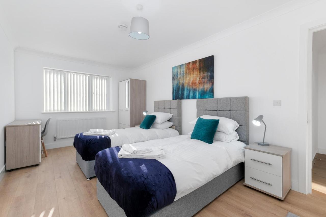 Pinewood Studios, Iver Slough Heathrow 1 & 2 Bedroom Apartments With Parking By Arista Living Ngoại thất bức ảnh