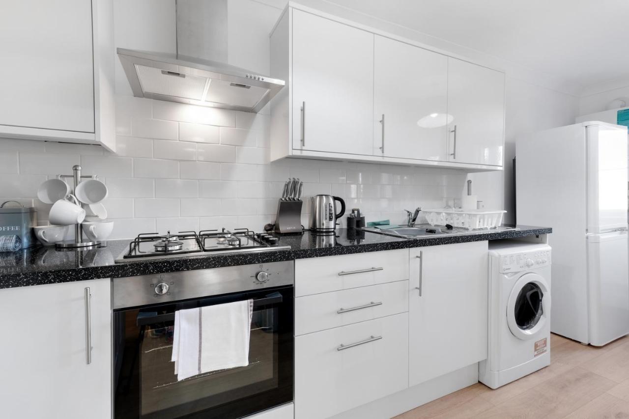 Pinewood Studios, Iver Slough Heathrow 1 & 2 Bedroom Apartments With Parking By Arista Living Ngoại thất bức ảnh
