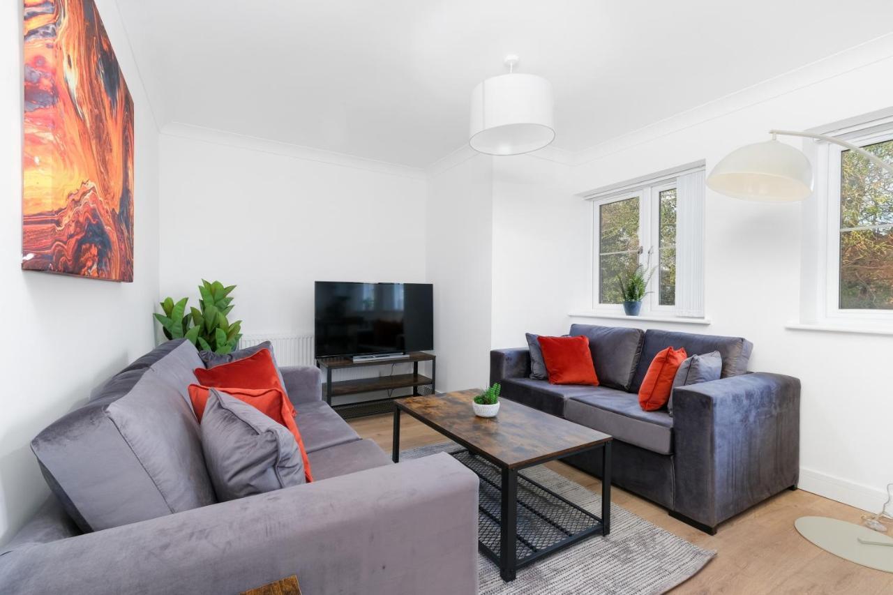 Pinewood Studios, Iver Slough Heathrow 1 & 2 Bedroom Apartments With Parking By Arista Living Ngoại thất bức ảnh