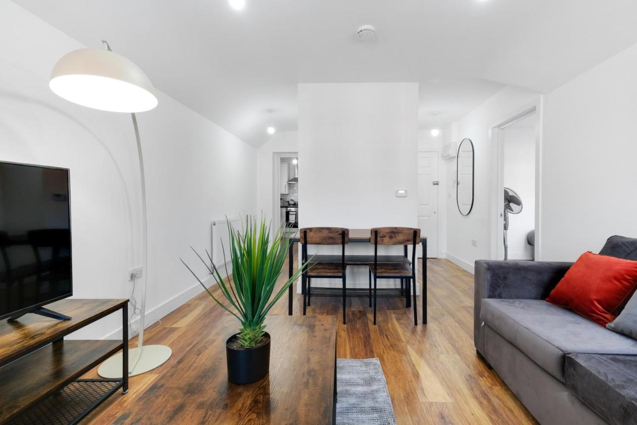 Pinewood Studios, Iver Slough Heathrow 1 & 2 Bedroom Apartments With Parking By Arista Living Ngoại thất bức ảnh