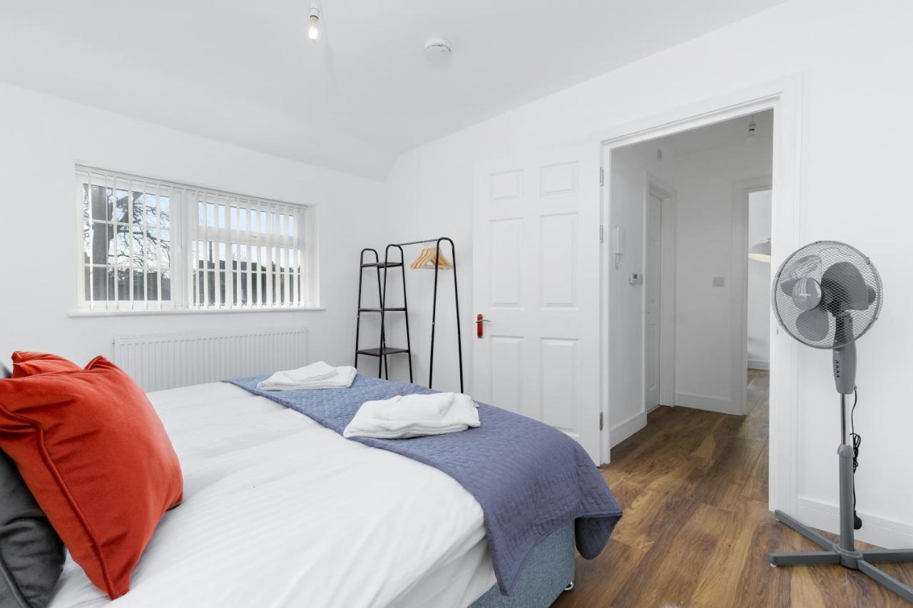 Pinewood Studios, Iver Slough Heathrow 1 & 2 Bedroom Apartments With Parking By Arista Living Ngoại thất bức ảnh