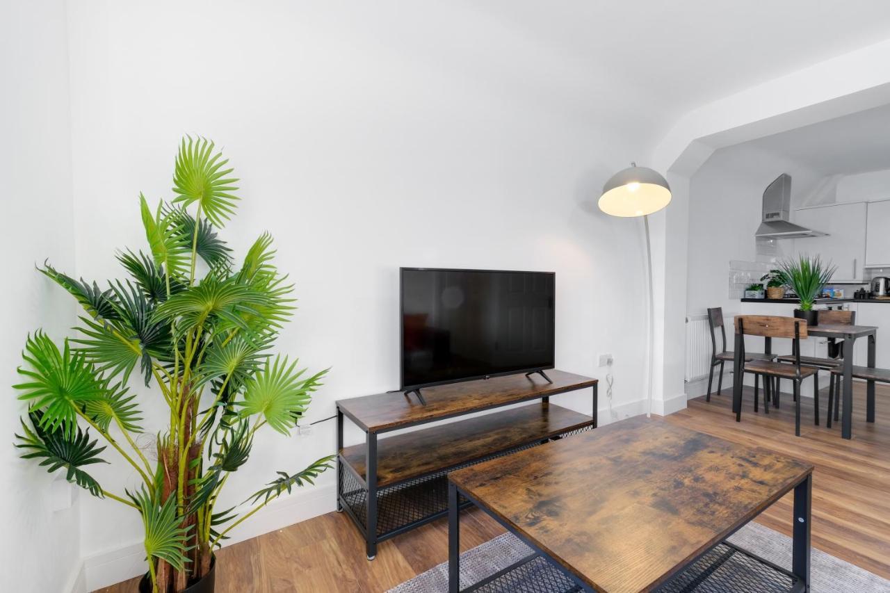 Pinewood Studios, Iver Slough Heathrow 1 & 2 Bedroom Apartments With Parking By Arista Living Ngoại thất bức ảnh