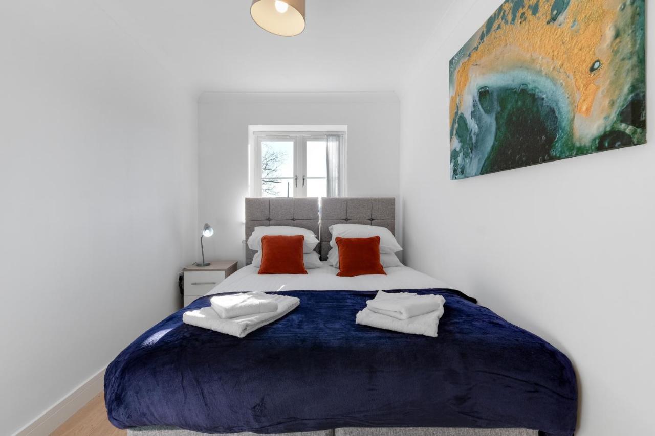 Pinewood Studios, Iver Slough Heathrow 1 & 2 Bedroom Apartments With Parking By Arista Living Ngoại thất bức ảnh