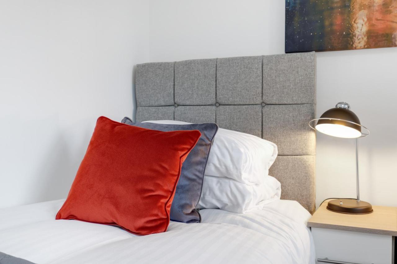 Pinewood Studios, Iver Slough Heathrow 1 & 2 Bedroom Apartments With Parking By Arista Living Ngoại thất bức ảnh
