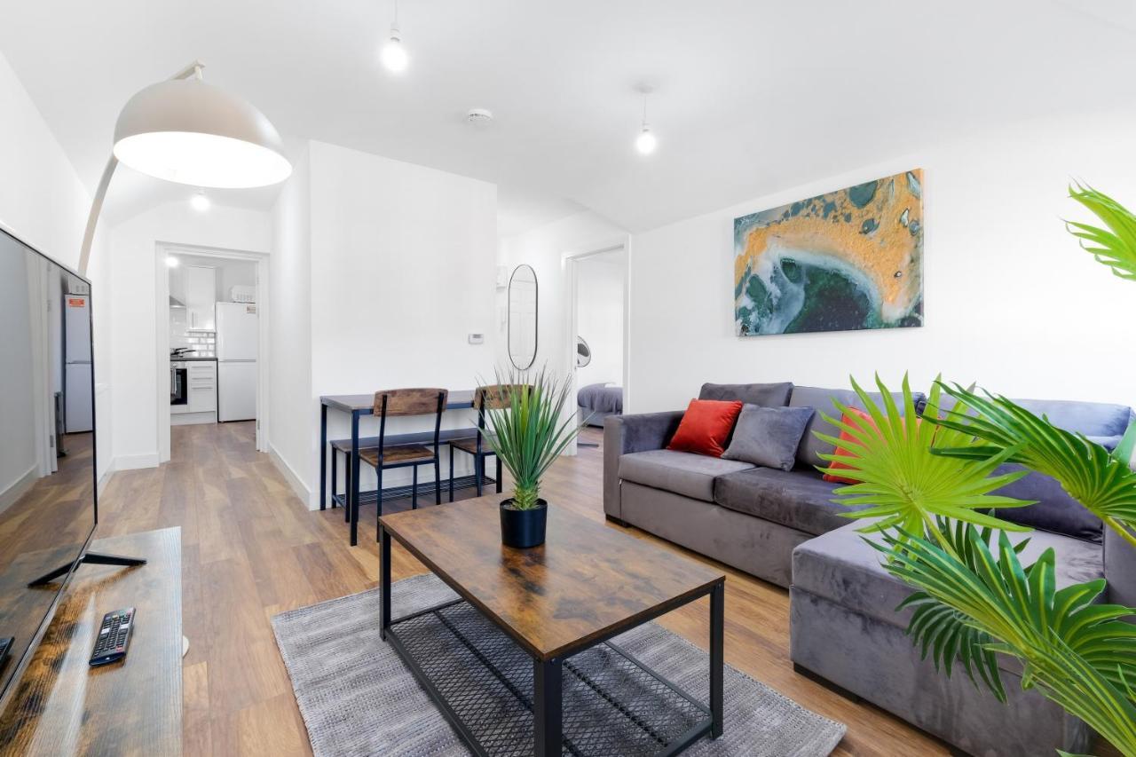 Pinewood Studios, Iver Slough Heathrow 1 & 2 Bedroom Apartments With Parking By Arista Living Ngoại thất bức ảnh