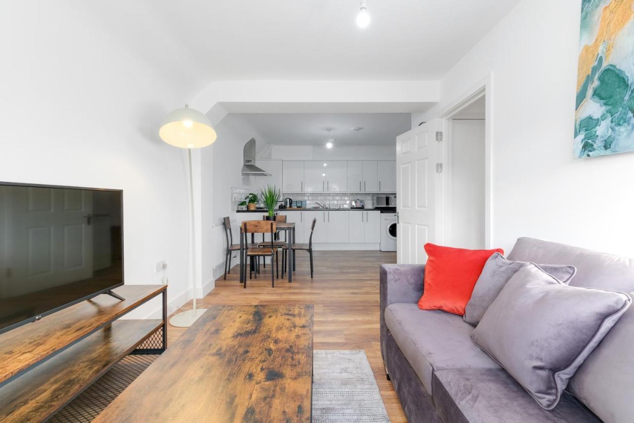 Pinewood Studios, Iver Slough Heathrow 1 & 2 Bedroom Apartments With Parking By Arista Living Ngoại thất bức ảnh
