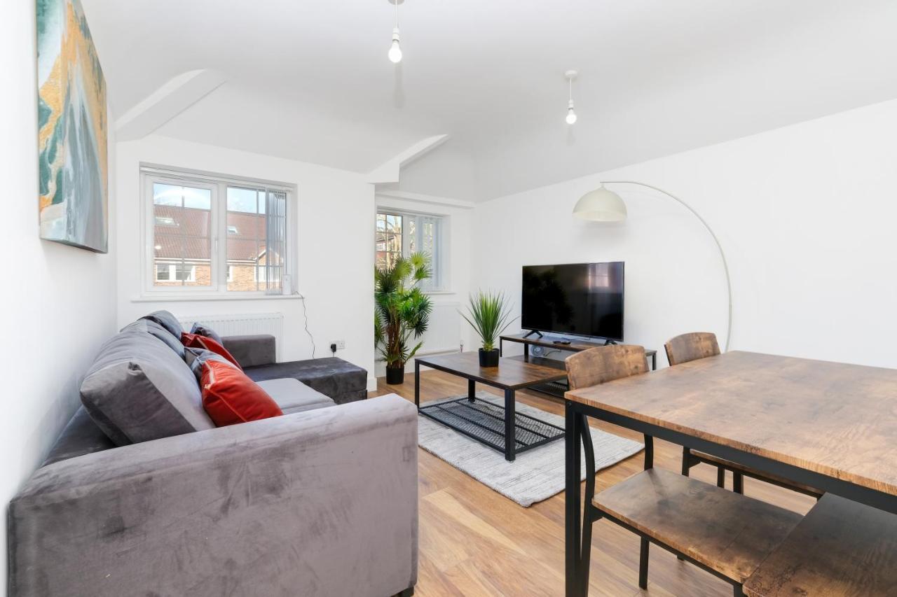Pinewood Studios, Iver Slough Heathrow 1 & 2 Bedroom Apartments With Parking By Arista Living Ngoại thất bức ảnh