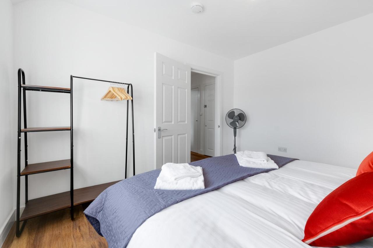 Pinewood Studios, Iver Slough Heathrow 1 & 2 Bedroom Apartments With Parking By Arista Living Ngoại thất bức ảnh