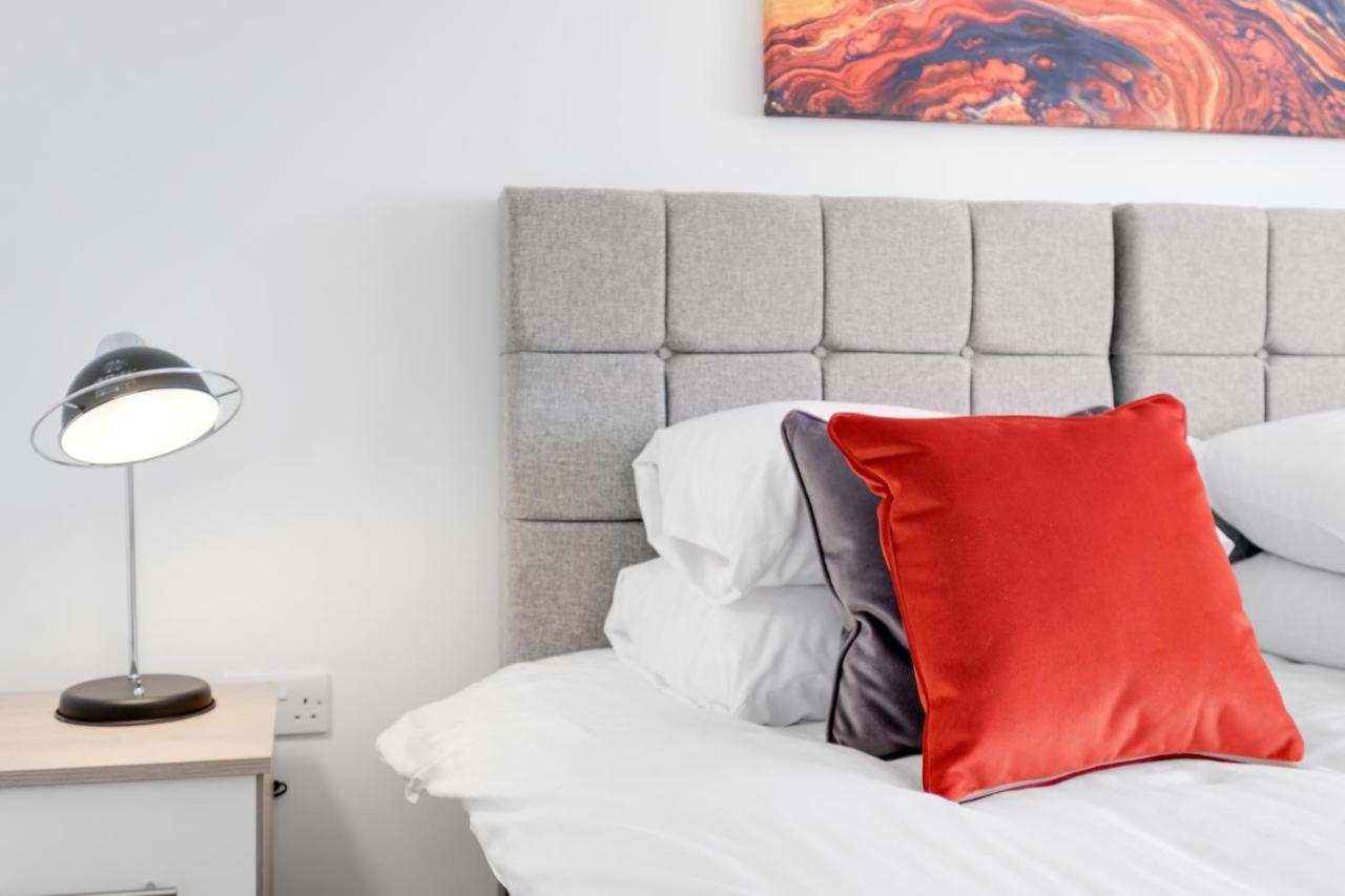 Pinewood Studios, Iver Slough Heathrow 1 & 2 Bedroom Apartments With Parking By Arista Living Ngoại thất bức ảnh